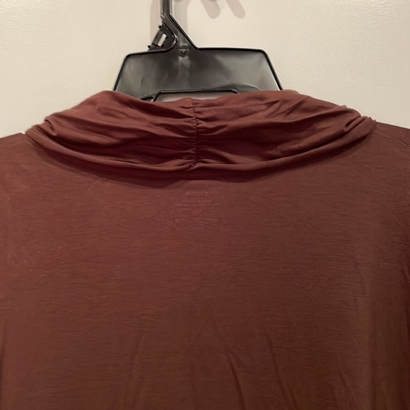 Ladies brown flowing sweater. - Picture 4 of 4